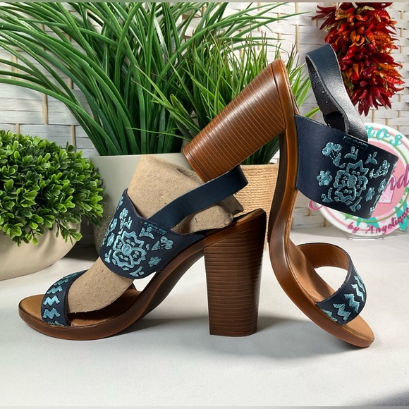 Agave Girl Boutique Premium Leather Yolanda Heels in Blue- 7 (24) - Picture 1 of 4